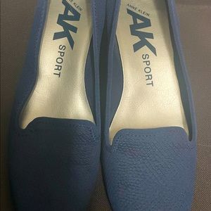 Anne Klein Sport Size 6 Navy Shoe
